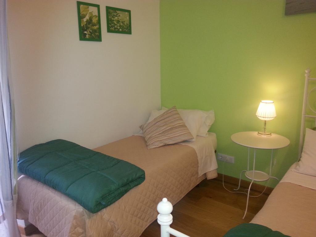 Home 103 Rome Room photo